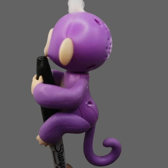 Fingerling interactive baby monkey purple - Picture 3 of 7